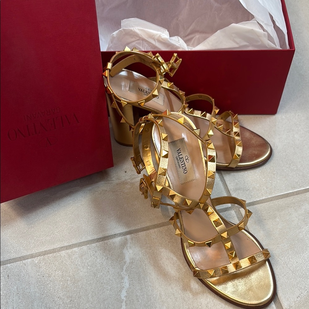 Valentino Gold Metallic Gladiator Sandals - Picture 15 of 16